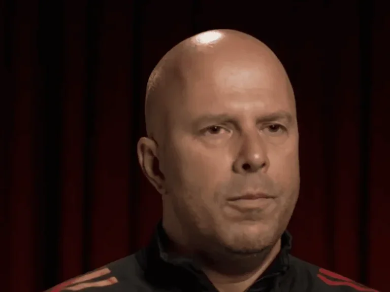 Arne Slot exclut Alisson pour le match contre Chelsea après une double blessure