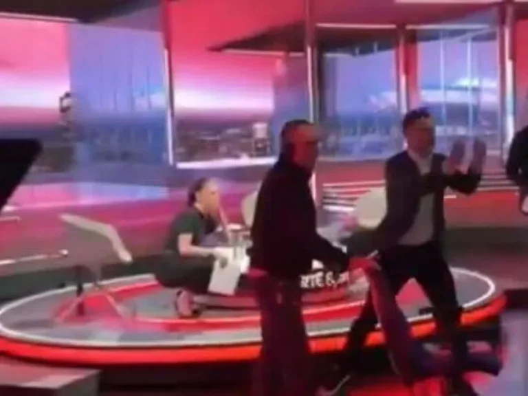 Kevin Doyle insulte violemment un joueur de Liverpool en direct