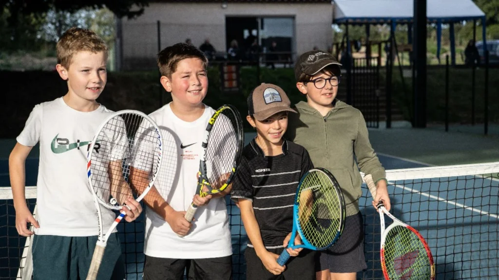 Championnats de tennis : les jeunes de Quillan brillent lors de leur première compétition