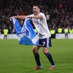 John McGinn célèbre la qualification de l'Écosse pour la Coupe du Monde