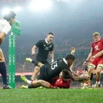Les All Blacks battent les Gallois sous l'arbitrage historique de Hollie Davidson