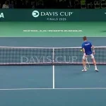 Moutet et la demi-volée entre les jambes en Davis Cup
