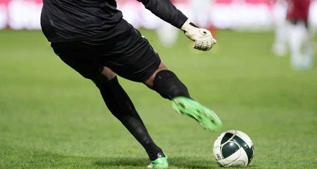 Retourné acrobatique du gardien de Plouvorn: égalisation et tir au but