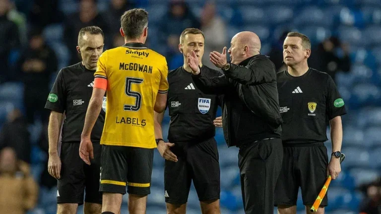 Livi boss' furieux après un penalty non sifflé lors du match Rangers-Livi