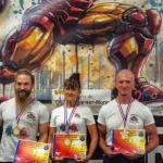 Force athlétique : trois champions du monde et records en squat