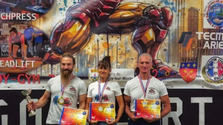 Force athlétique : trois champions du monde et records en squat