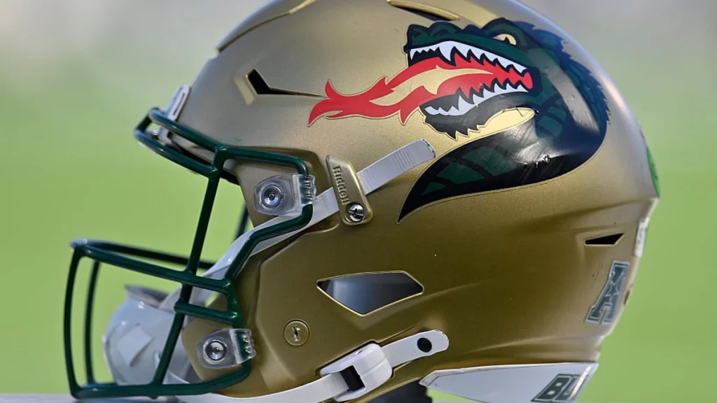 Incident violent dans le football universitaire américain : deux joueurs blessés