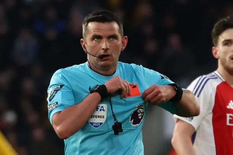 Arsenal vs Tottenham : l'arbitre Michael Oliver confirmé pour le derby