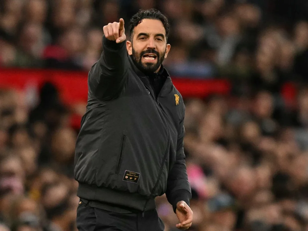 Manchester United vise un jeune talent pour renforcer son milieu