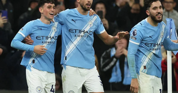 Manchester City bat Sunderland 3-0 et réduit l'écart en Premier League