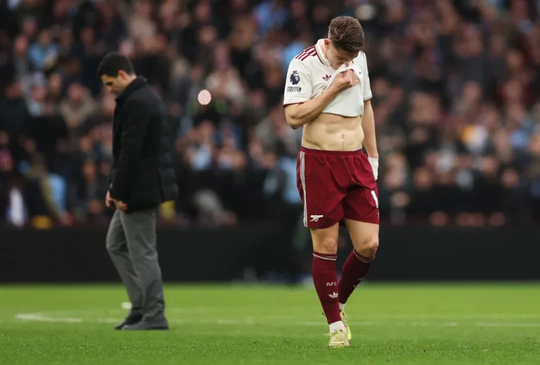 Arsenal subit sa première défaite face à Aston Villa : analyse et réactions