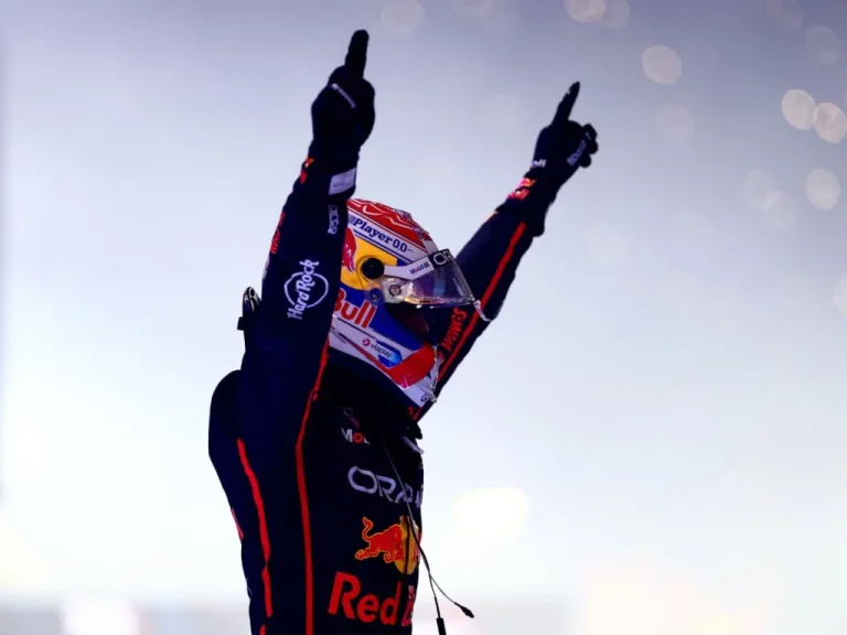 Max Verstappen vise la victoire au Grand Prix d'Abu Dhabi pour remporter le championnat F1 2025