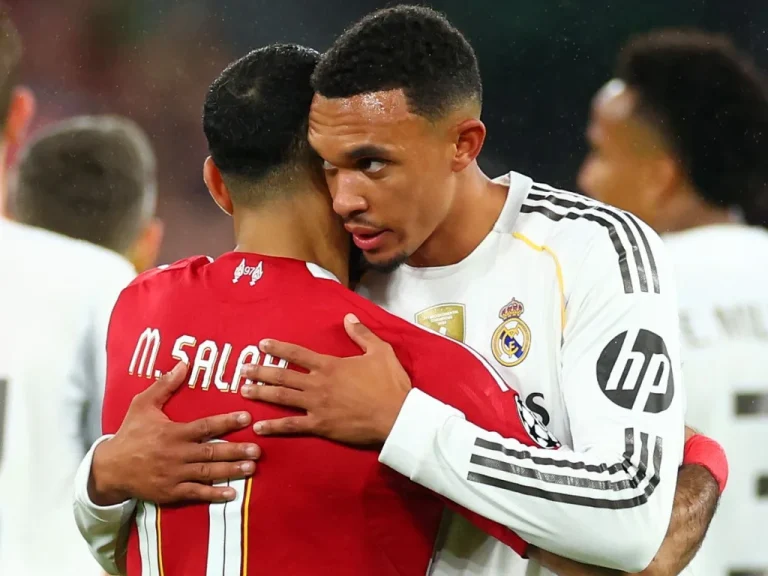 Trent Alexander-Arnold soutient Mohamed Salah après les tensions à Liverpool