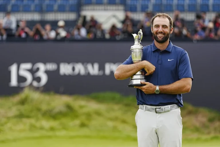 Scottie Scheffler égalise Tiger Woods avec une saison exceptionnelle en 2025