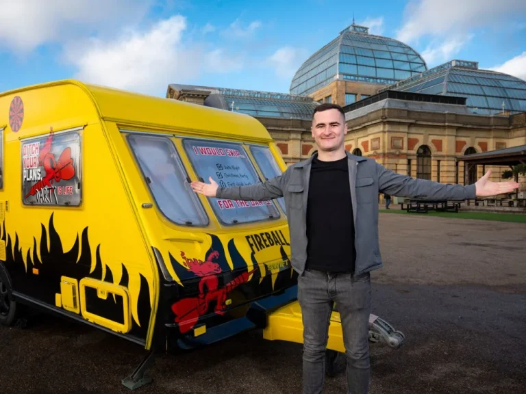 Un fan de darts obtient un poste exclusif lors du Championnat du Monde