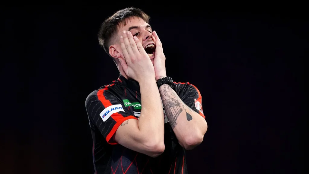 Disqualification du joueur de fléchettes Dom Taylor pour dopage au Championnat mondial