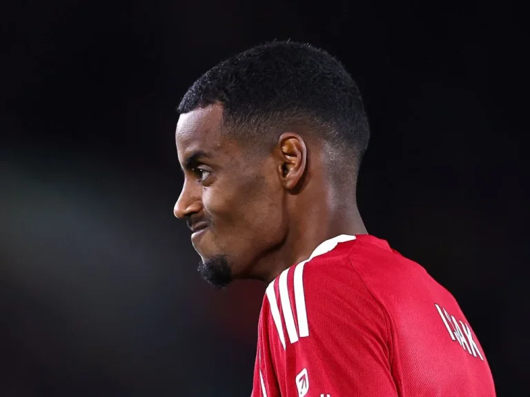 Liverpool s'impose face à Tottenham après carton rouge et blessures