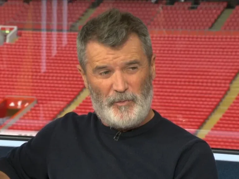 Roy Keane loue un joueur de Manchester United face à Aston Villa