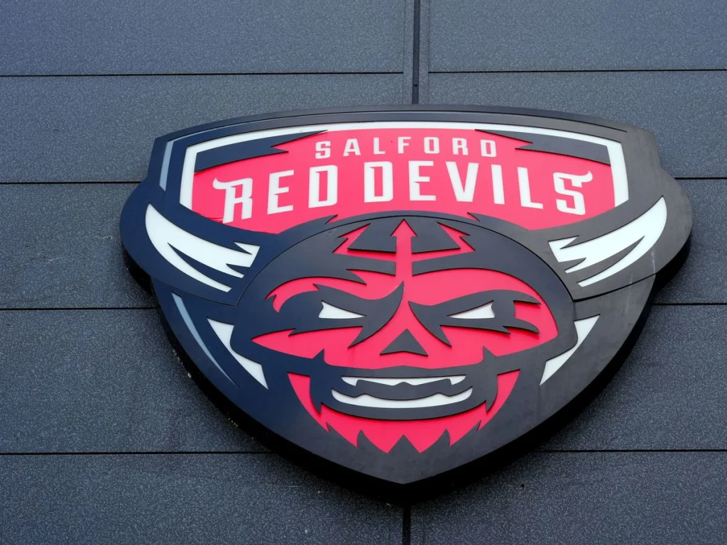 Salford relance son équipe de rugby après la liquidation des Red Devils