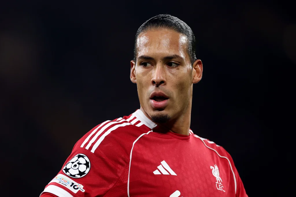 Virgil van Dijk vs Rio Ferdinand : le meilleur défenseur selon Wes Brown