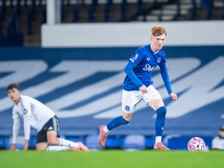 Everton étudie la suite pour le jeune buteur Braiden Graham