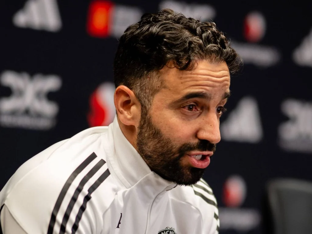 Ruben Amorim invite Manchester United à se surpasser sans Bruno Fernandes