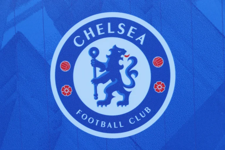 Lewis Hall : un transfert réussi qui profite à Newcastle et à sa carrière