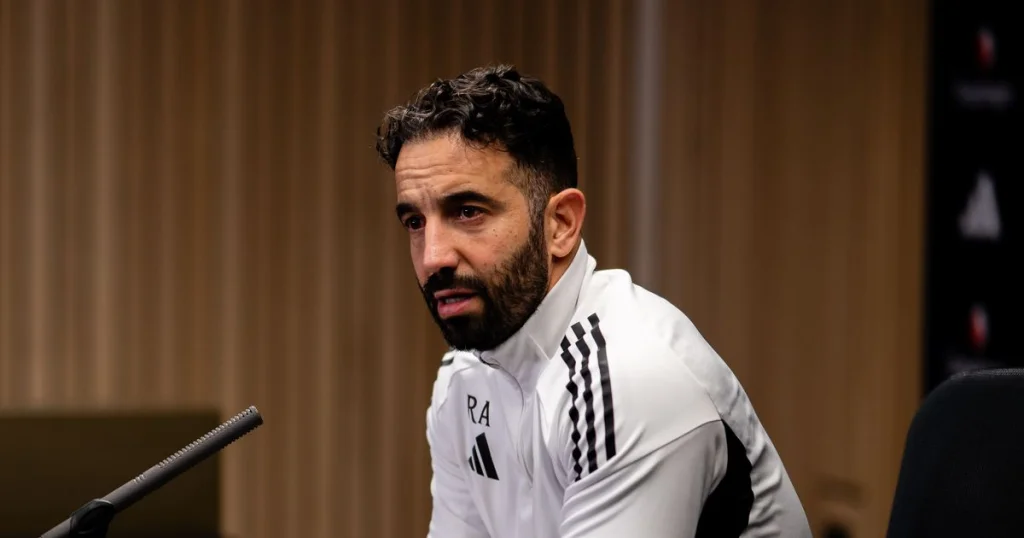 Ruben Amorim donne des nouvelles sur l'absence de Fernandes et Mainoo