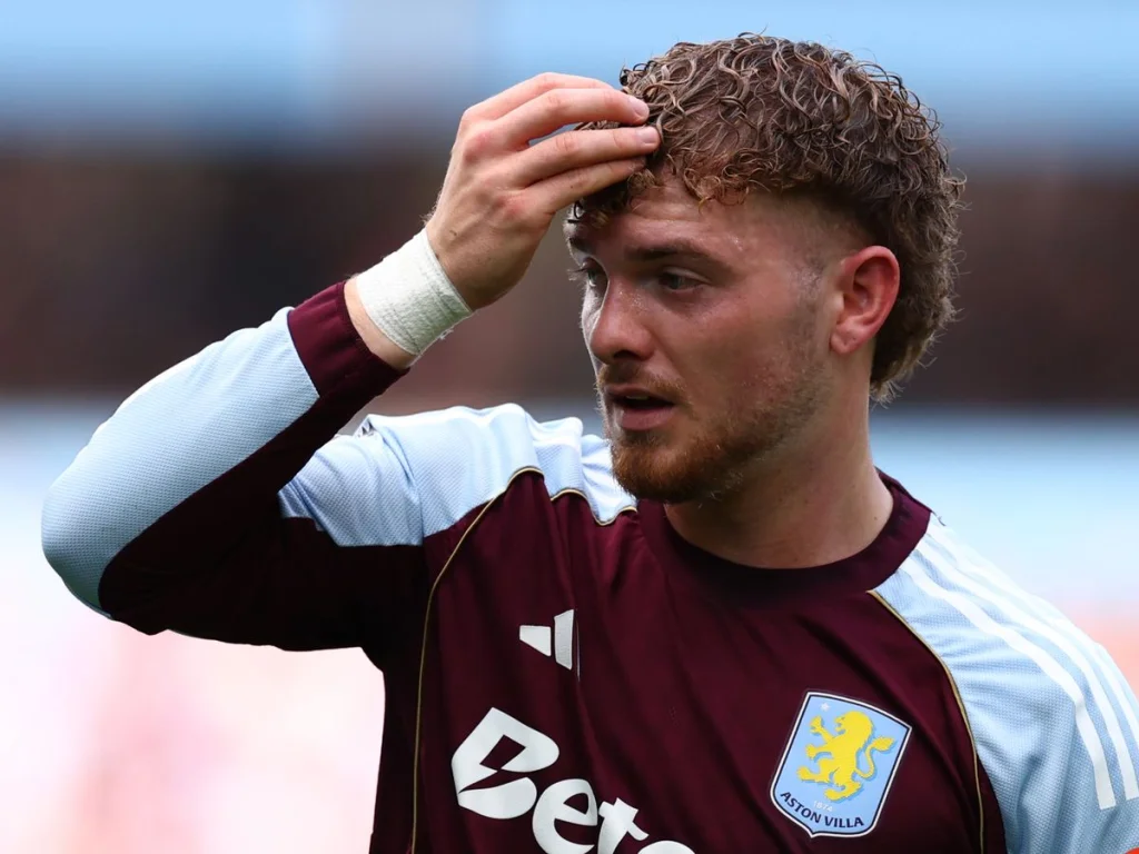 Harvey Elliott : de la réussite à la difficulté à Aston Villa