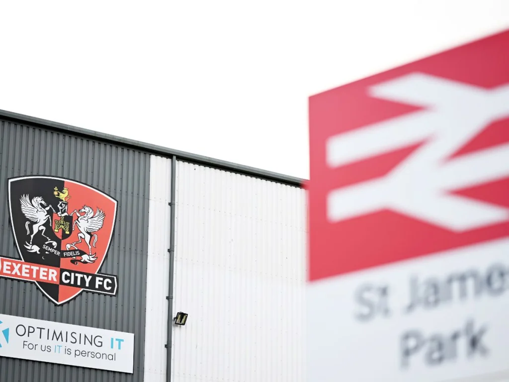 Exeter City : un modèle de club de football fan-owned face à Manchester City