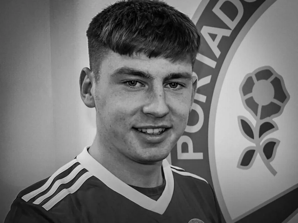 Clubs de football d'Irlande du Nord rendent hommage à Callum McVeigh décédé à Noël