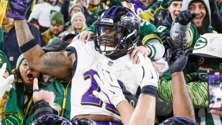 Derrick Henry brille avec 216 yards et 4 TDs pour Baltimore