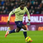 Tim Iroegbunam s'engage envers Everton après un match difficile