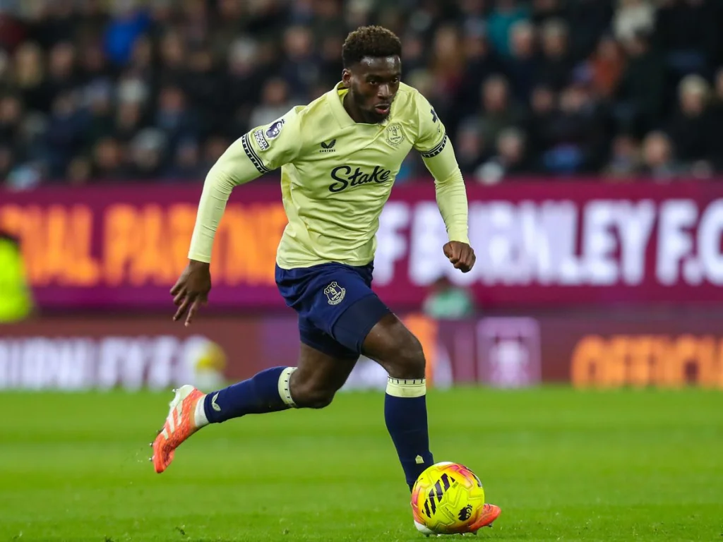 Tim Iroegbunam s'engage envers Everton après un match difficile