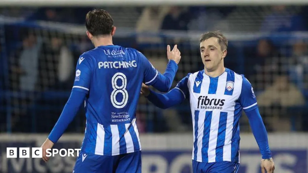 Coleraine bat Linfield 3-1 et relance sa course au titre irlandais