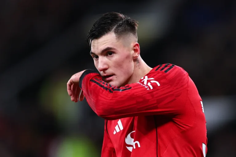 Manchester United : sesko sous pression, avertissement de Yorke