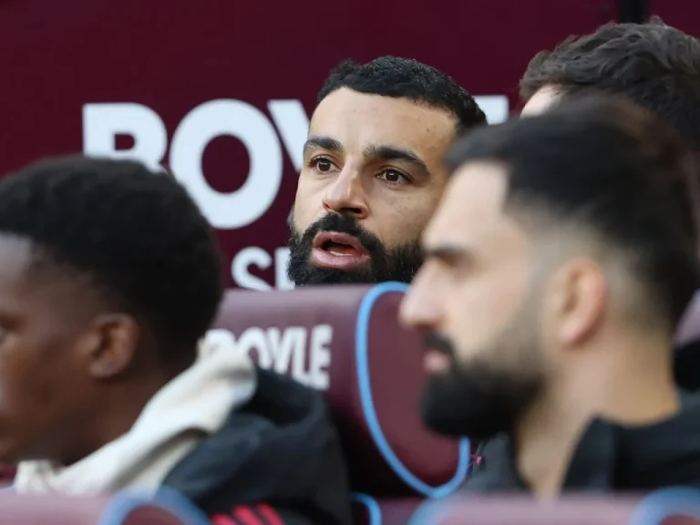 Liverpool : Mohamed Salah sur le banc, avenir et plan à long terme