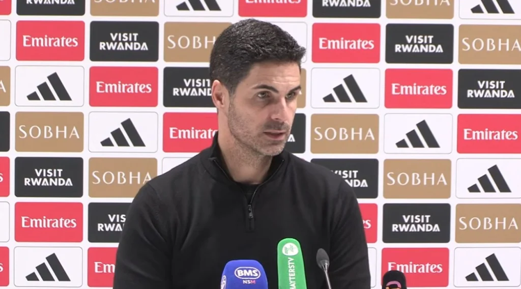 Arteta félicite le retour en forme de Ben White après la victoire d'Arsenal