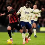 David Moyes félicite Tim Iroegbunam après sa performance pour Everton