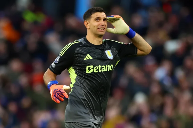 Mise à jour sur la blessure d'Emi Martinez avant le match Aston Villa vs Arsenal