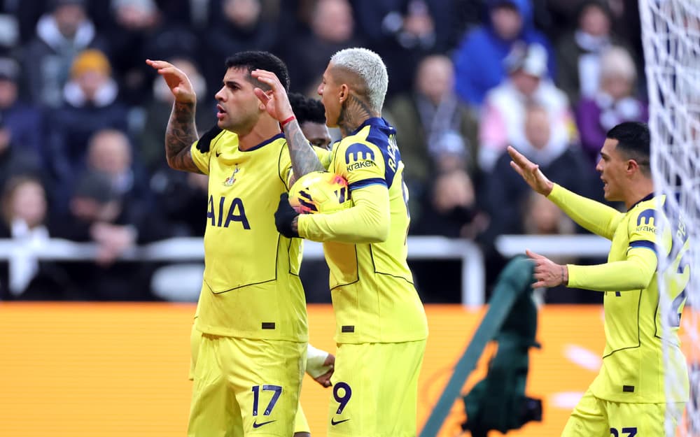 Cristian Romero célébrant son doublé