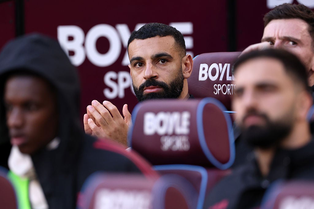 Salah sur le banc lors de la victoire de Liverpool face à West Ham