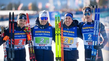 Célébration française au relais hommes à Hochfilzen