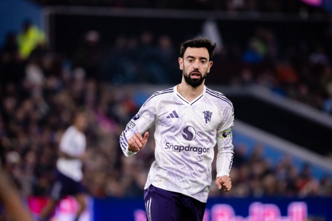 Bruno Fernandes blessé lors d’un match de Manchester United contre Aston Villa.