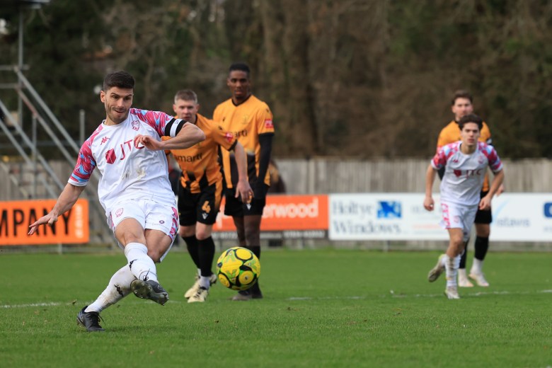 Will Yates célèbre son premier but pour Jersey Bulls