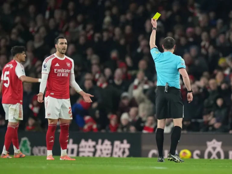 Aston Villa vs Arsenal : polémique sur le carton rouge de Merino