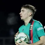 Johnny Russell va rejoindre Crawley Town en League Two