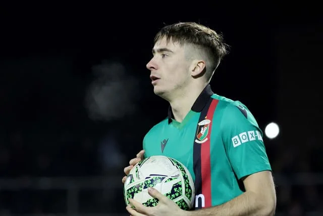 Johnny Russell va rejoindre Crawley Town en League Two