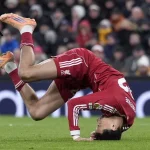 Hugo Ekitike refuse de tomber lors du match Liverpool-Leeds