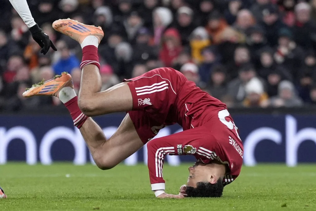 Hugo Ekitike refuse de tomber lors du match Liverpool-Leeds